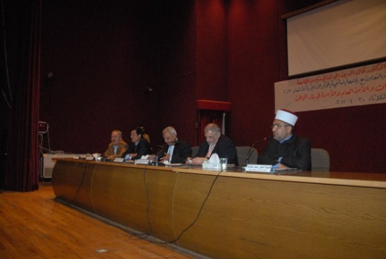 مشاركون في مؤتمر بالهاشمية يقرؤون الفاتحة على روح ضحايا الجامعات